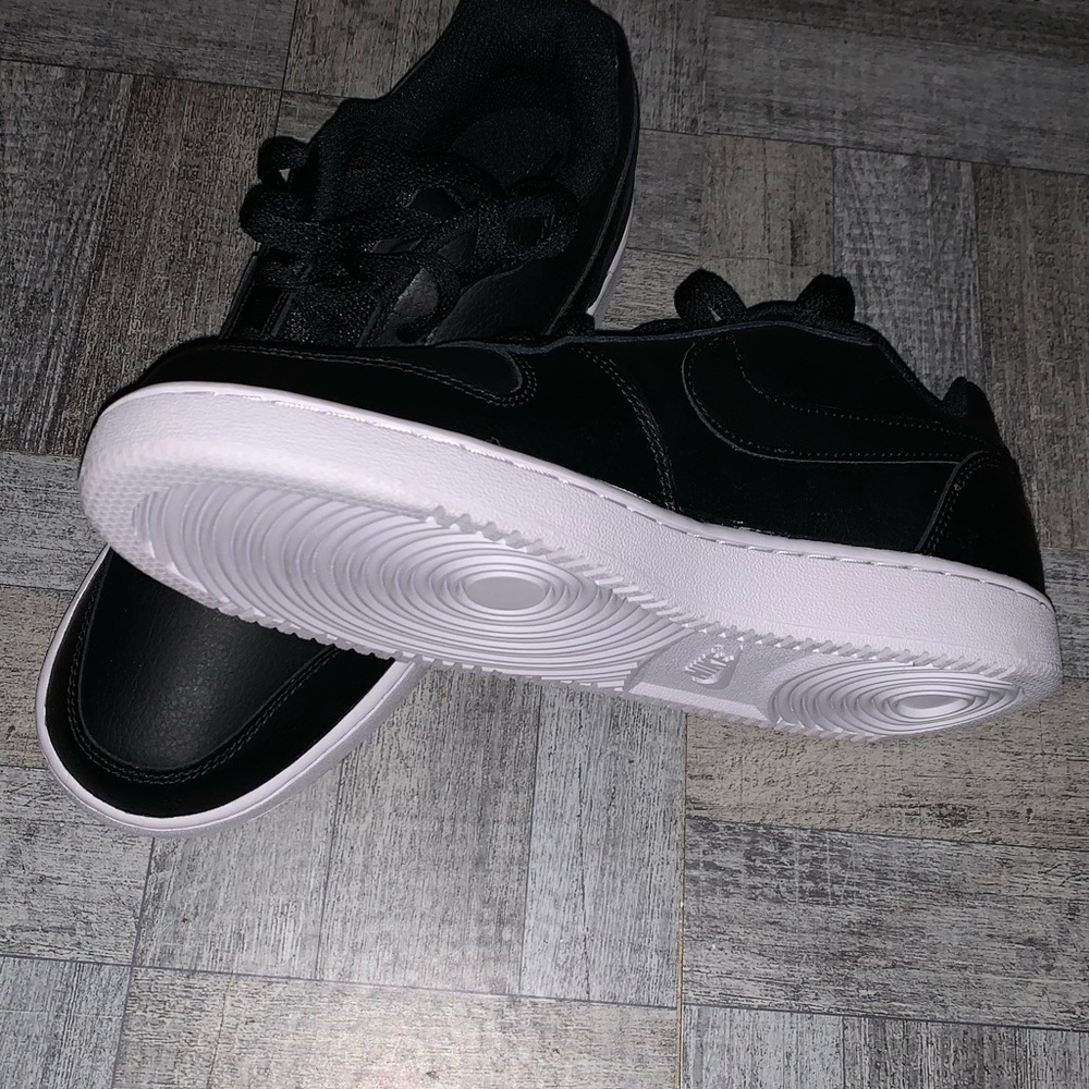 Nike - Picture 3 of 3